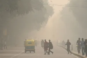 Delhi AQI Update: दिल्ली के सरकारी कर्मचारी अब घर पर बैठकर करेंगे काम, जानें बड़ा कारण!