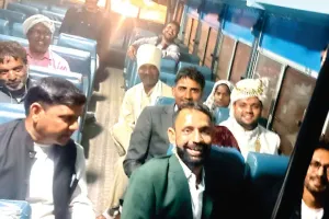 धुंध ने रोका बारात का रास्ता, तो रोडवेज बस में सवार होकर पहुंचा दूल्हा
