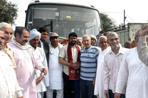 Haryana Roadways Bus: विधायक ने नारियल तोडक़र की बस की शुरूआत