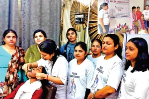 Beauty Parlour: यूथ वीरांगनाओं ने खोले दो मुफ्त ब्यूटी पार्लर