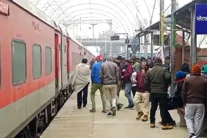 Indian Railways: झेलम एक्सप्रेस को जालंधर कैंट पर रोका