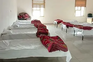 Rain Basera: जिला प्रशासन ने बेसहारा व बेघरों के लिए बनाए आसरे