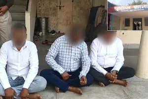 रतनगढ में एसीबी व पुलिस के अधिकारी बनकर लोगों को डरा धमका कर ज्यादती कर तीन शातिर बदमाश आरोपी गिरफ्तार, दो गाडिय़ा जब्त