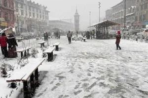Srinagar Bad Weather: श्रीनगर एयरपोर्ट पर भारी बर्फबारी! सभी उड़ानें रद्द!