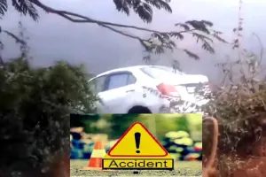 Telangana Car Accident: झील में गिरी कार, 5 लोग कार से ही बाहर नहीं निकल सके!