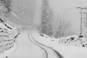 Jammu Kashmir Weather: कश्मीर में जारी है शीतलहर का प्रकोप