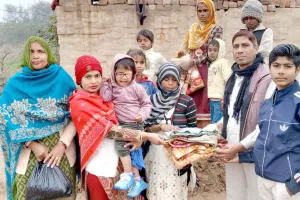 मास्टर रोहतास इन्सां ने अपने बेटे के जन्म दिवस पर जरूरतमंदों को कंबल बांटे