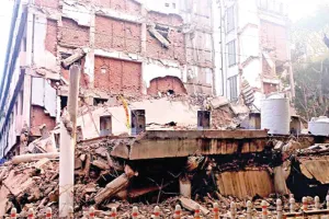 Building Collapse: चंडीगढ़ में गिरी 5 मंजिला बिल्डिंग