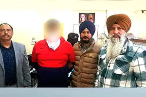 Bribe: 30 हजार रु. रिश्वत लेते रंगे हाथों सिपाही गिरफ्तार, एसएचओ फरार