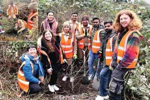 London: लंदन के सेवादारों ने दुर्लभ प्रजाति के पौधों को स्थानांतरित करने में की मदद