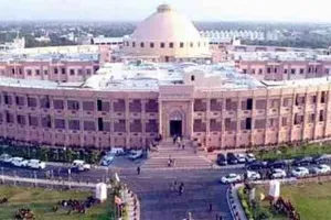 High Court: ट्रेनी एसआई की पोस्टिंग-ट्रेनिंग पर हाईकोर्ट ने लगाई रोक