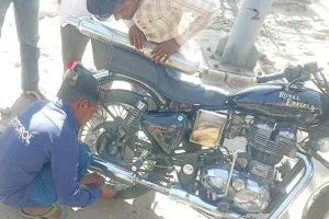 Traffic Challan: बुलेट बाईक से पटाखे चलाना पड़ा महंगा, ट्रैफिक पुलिस ने किया चालान