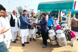 पर्यावरण संरक्षण की अनोखी पहल: जमींदारा फिलिंग स्टेशन पेट्रोल पंप के शुभारंभ अवसर पर वितरित किए 500 फलदार पौधे