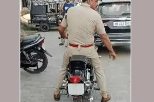 Bullet Bike Challan: बुलेट से पटाखे की आवाज निकालने पर पुलिस ने काटा 42 हजार का चालान और बाइक की इंपाउंड