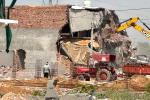 Illegal Construction News: अवैध कालोनियों में किए निर्माण पर चला पीला पंजा