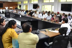 पहलगाम में हुए आतंकी हमले को लेकर जिला प्रशासन अलर्ट: बैठक आयोजित कर शांति व्यवस्था बनाए रखने का दिया संदेश