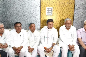 “जलती फसल के ऊपर से निकल जाते हैं सीएम”, सुरजेवाला ने सैनी सरकार को घेरा