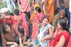 बक्सर में अपराधियों का तांडव: एक ही परिवार के तीन लोगों की गोली मारकर हत्या, दो घायल