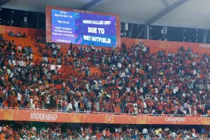 DC vs SRH IPL 2025: हैदराबाद में रोमांचक मुकाबले में आई ये बड़ी आफत, मैच करना पड़ा रद्द, दिल्ली की मुश्किल बढ़ीं