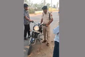 Traffic Challan: मनचलों को बुलेट पटाखा बजाना पड़ा महंगा