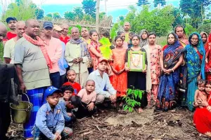 Bihar News: अस्थियों पर पौधा लगाकर के दिया पर्यावरण बचाओ सन्देश…