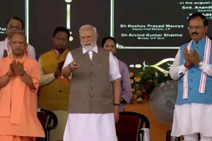 Kanpur: 11 वर्षीय छात्रा ने हाथ में स्केच लेकर पीएम मोदी को ये क्या कहा ?