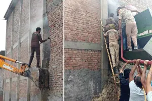 Fire: दुगाल कलां की श्रीराम गौशाला में तूड़ी के बड़े गोदाम को लगी भीषण आग
