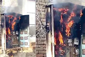 Meter Box Fire: मीटर बॉक्स में लगी आग, 10-12 मीटर जले, हजारों का नुक्सान