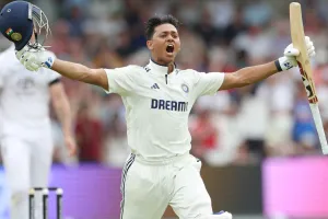 India-England 1st Test: इंग्लैंड पर टूटा भारतीय बल्लों का कहर! गिल और जायसवाल की ताबड़तोड़ बल्लेबाज़ी से बना रनों का पहाड़