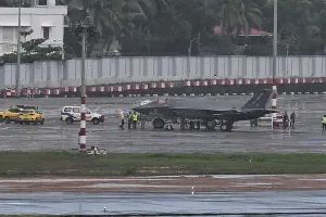 Thiruvananthapuram Airport: यू.के. नौसेना के लड़ाकू विमान की तिरुवनंतपुरम हवाई अड्डे पर आपातकालीन लैंडिंग!