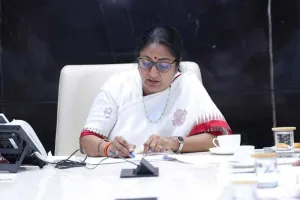 Delhi: दिल्ली सरकार ने दिया 1,388 नर्सों को उनका अधिकार! पैरामेडिकल कर्मियों को भी लाभ