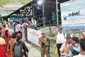 Amarnath Yatra 2025: अमरनाथ यात्रा में अब तक दो लाख से अधिक श्रद्धालु पहुंचे, यात्रियों का नया जत्था कश्मीर रवाना