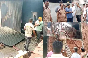 रेलवे रोड पर फर्नीचर के गोदाम में लगी भीषण आग, डेरा सच्चा सौदा के सेवादारों ने आग बुझाने में की मदद