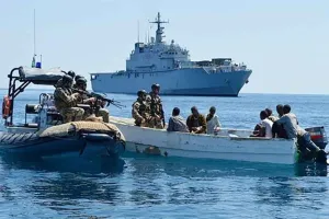Navy action in Arabian Sea: भारतीय नौसेना ने समुद्र में धधकते टैंकर से सभी 14 भारतीय क्रू सदस्य सुरक्षित बचाए
