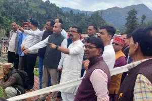 Himachal Pradesh Weather Update: आपदा से आई तबाही के 14 दिन बाद मंडी में खुले स्कूल, पूर्व सीएम बच्चों से मिले