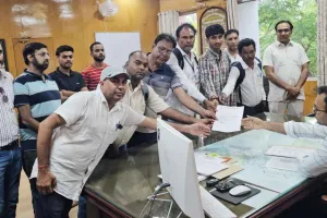 Journalist attack: पत्रकार पर हमले की घटना से पत्रकार जगत में उबाल, आरोपियों की गिरफ्तारी व पत्रकारों को सुरक्षा की उठी मांग