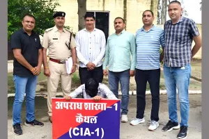 पिस्तौल के बल पर नकदी व मोबाइल लूटने के मामले में आरोपी गिरफ्तार