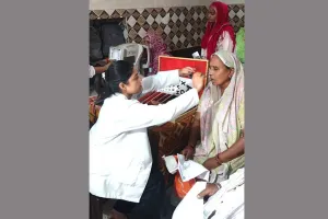 निशुल्क नेत्र कैंप में 142 मरीजों की की जांच, 6 का होगा मोतियाबिंद का ऑपरेशन