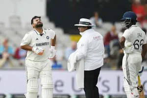 Pant’s injury update: पारी को आगे बढ़ा रहे थे ऋषभ पंत, अचानक पैर से खून निकलने लगा और…