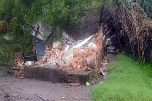 Dhanbad land subsidence: धनबाद में भू-धंसान, घर जमींदोज, कई जगहों पर फटी धरती