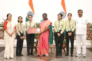रक्षाबंधन पर श्रीराम पब्लिक स्कूल दोघट की छात्राओं ने राष्ट्रपति महोदया को बांधी राखी