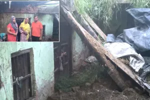 House Collapses: बारिश में गिरा गरीब विधवा का घर, हजारों का नुकसान