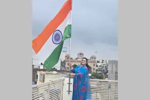 हर घर तिरंगा अभियान की शुरुआत-गीता शर्मा ने अपने घर की छत पर तिरंगा फहराकर दिया देशप्रेम का संदेश