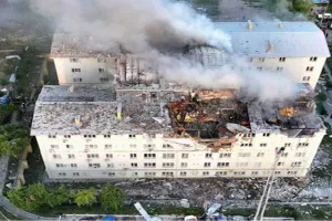 Russia attacks Ukraine: रूस का यूक्रेन पर हमला, जेलेंस्की बोले- जानबूझकर बरसाए गए बम