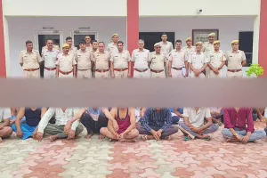 राजगढ़ थाना पुलिस ने एरिया डोमिनेशन अभियान में 12 हिस्ट्रीशीटर, 1 स्थाई वारंटी, गिरफ्तारी वारंटी व संदिग्ध व्यक्तियों सहित 31 जनों के विरूध की कार्यवाही