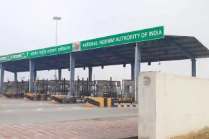 FASTag Annual Pass: फास्टैग वार्षिक टोल पास खरीदने की मची होड़! पहले दिन 1.4 लाख से अधिक यूजर्स ने खरीदा