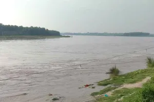 तमाम कोशिशों के बावजूद नहीं लगा यमुना में डूबे युवक का सुराग