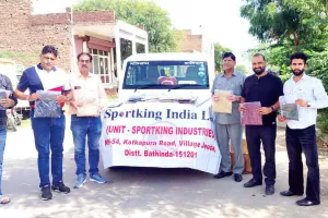 Sportking India Limited: स्पोर्टकिंग इंडिया लिमिटेड ने भारत विकास परिषद अबोहर को 5500 कपड़े भेंट किए