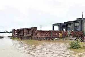प्रदेश में भीषण बाढ़ से पीड़ितों की मदद का सिलसिला लगातार जारी