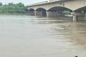 हथिनीकुंड बैराज से यमुना में छोड़ा 3.29 लाख क्यूसेक पानी, हाईअलर्ट